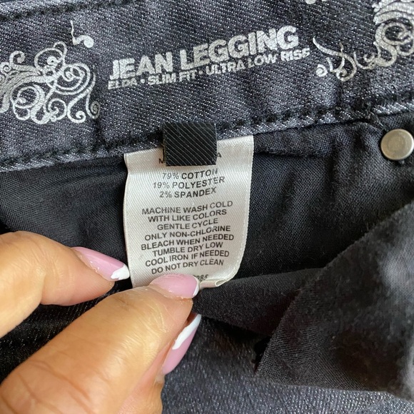 Classic Black Women's Jeans - Picture 4 of 8